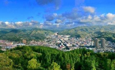 小城季风,四季变换中的风情画卷